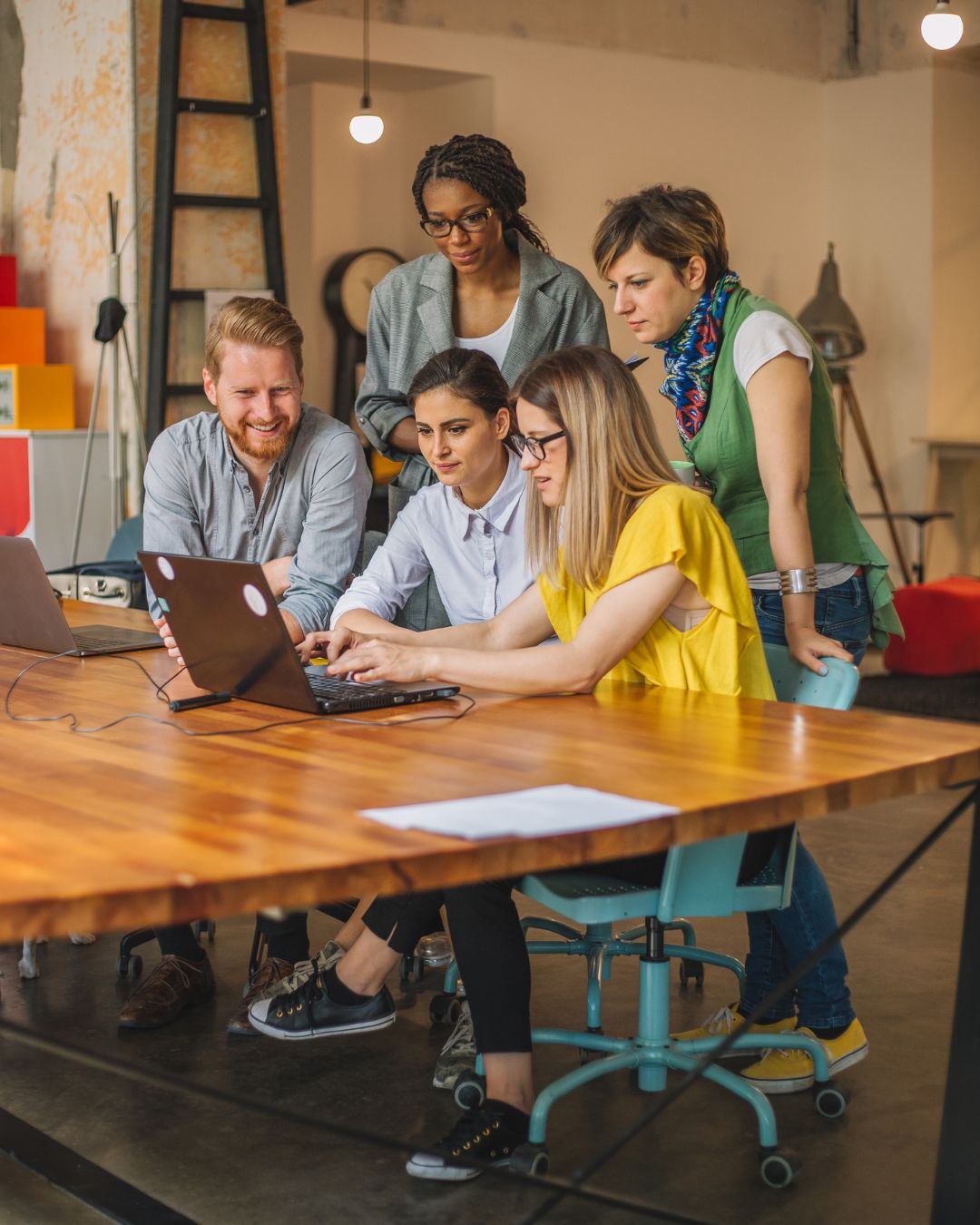 Setting clear goals and objectives for the marketing strategy